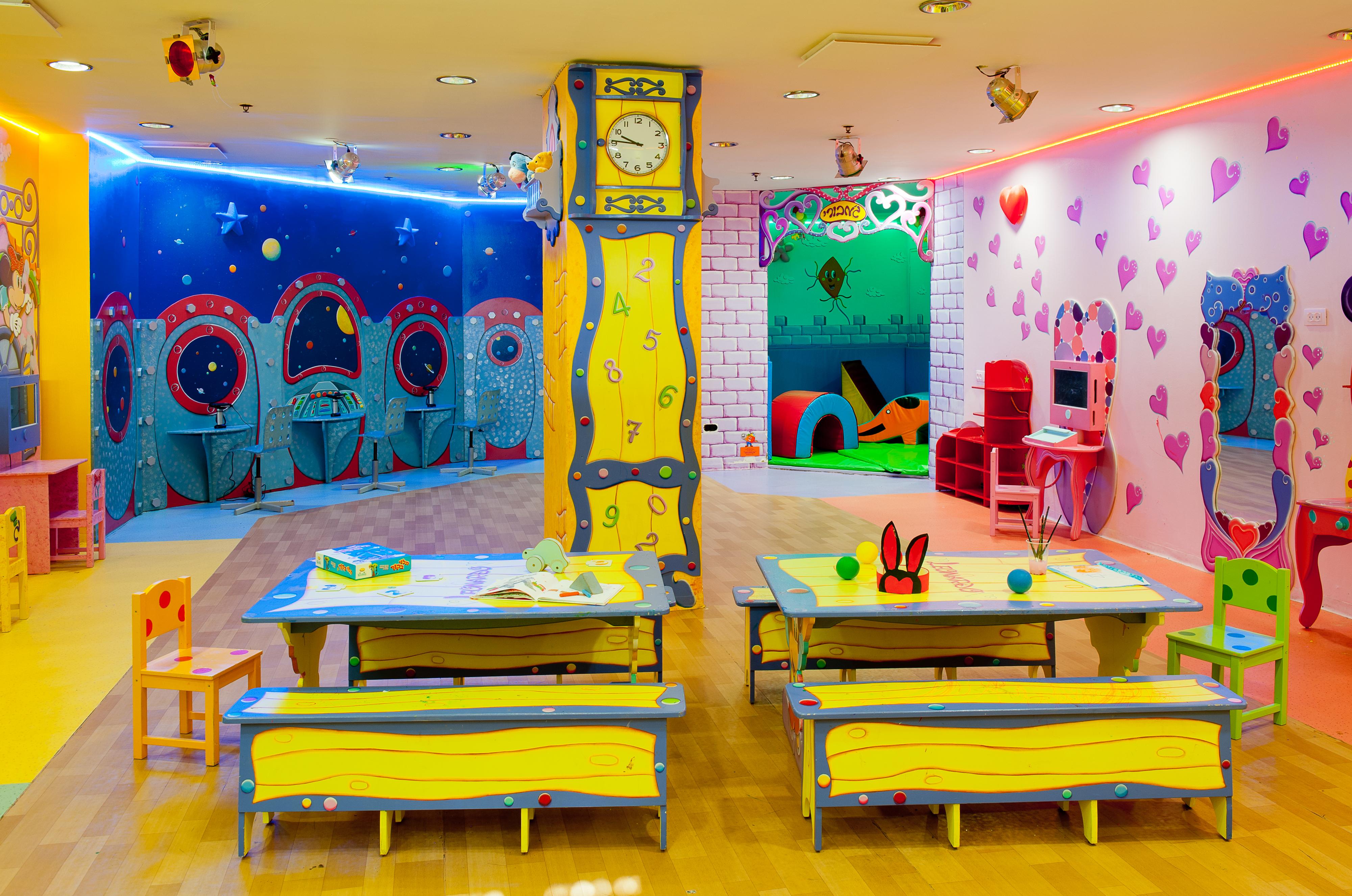 Leonardo Club Hotel Dead Sea Neve Zohar Exterior photo The interior of a typical McDonald's PlayPlace