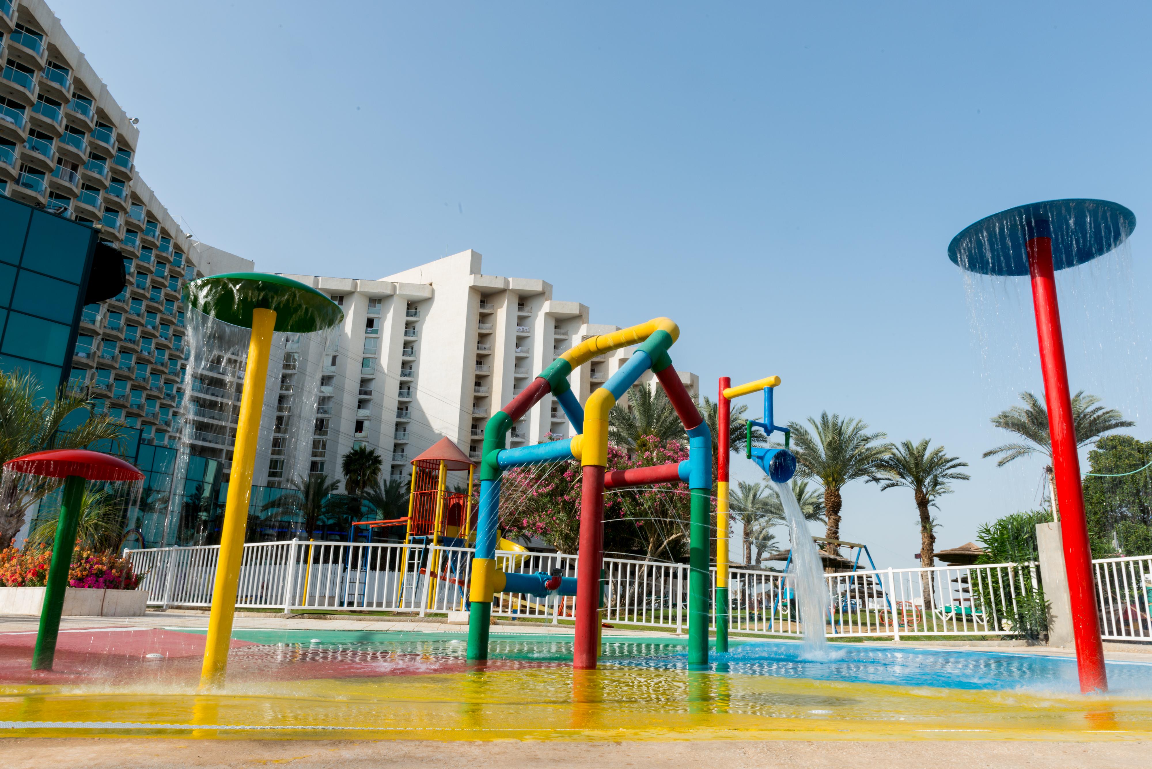Leonardo Club Hotel Dead Sea Neve Zohar Exterior photo The water park at the hotel